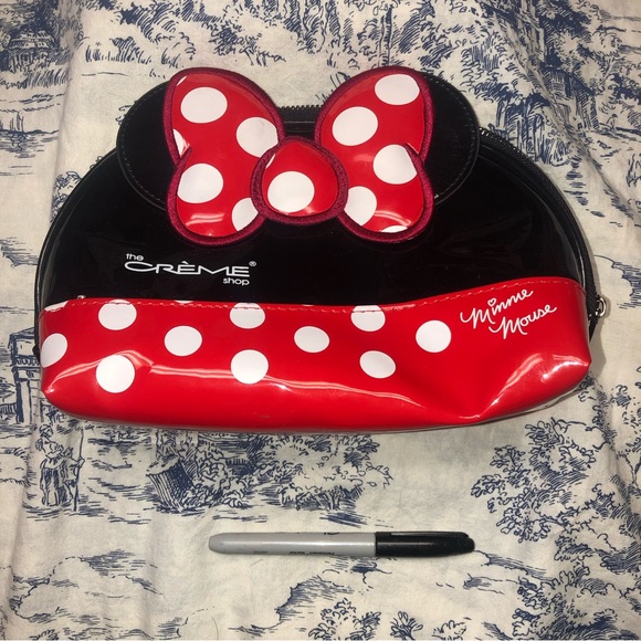 The Crème Shop Minnie Mouse Dome Travel Pouch Cosmetics Bag Red Black - Picture 4 of 4